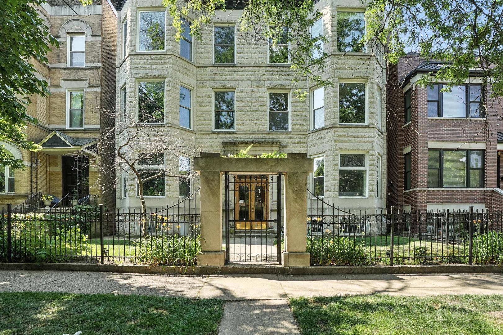1431 W Cuyler AVE #1S, Chicago, IL 60613