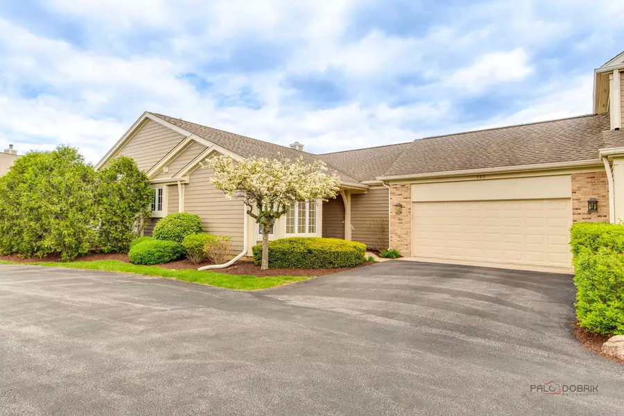 122 Kilchurn LN, Inverness, IL 60067