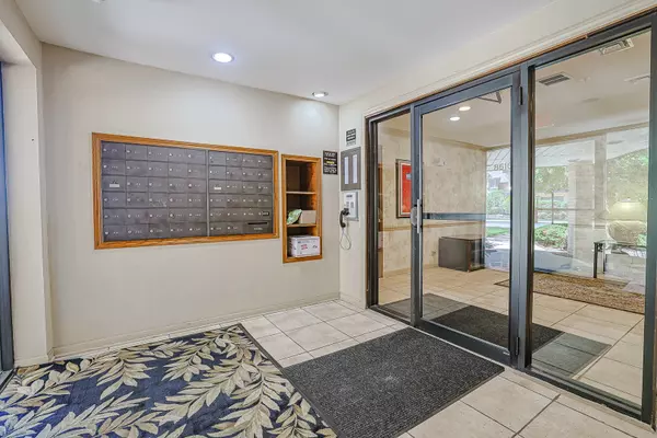 Morton Grove, IL 60053,8610 Waukegan RD #506W