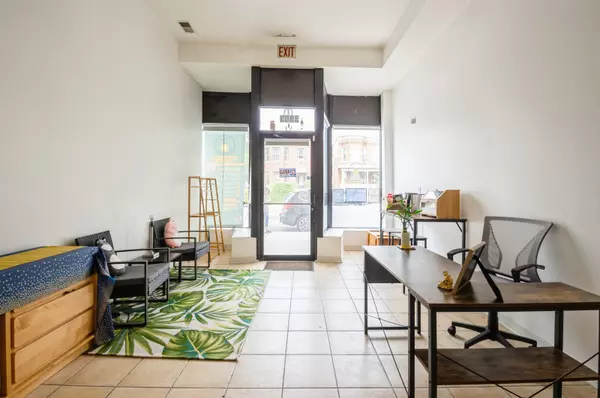 Chicago, IL 60618,3903 N Kedzie AVE #C-1