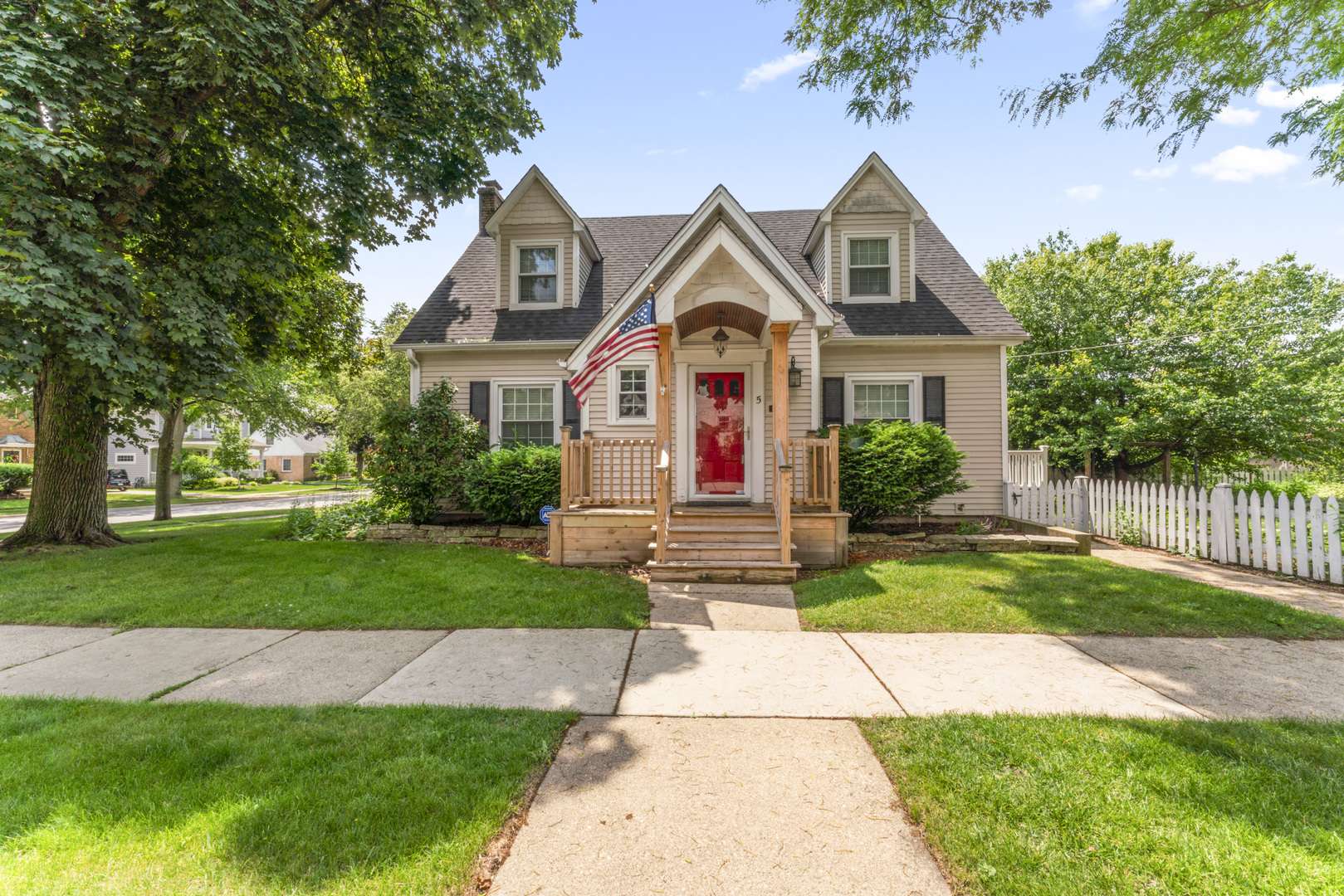 5 W South ST, Arlington Heights, IL 60005