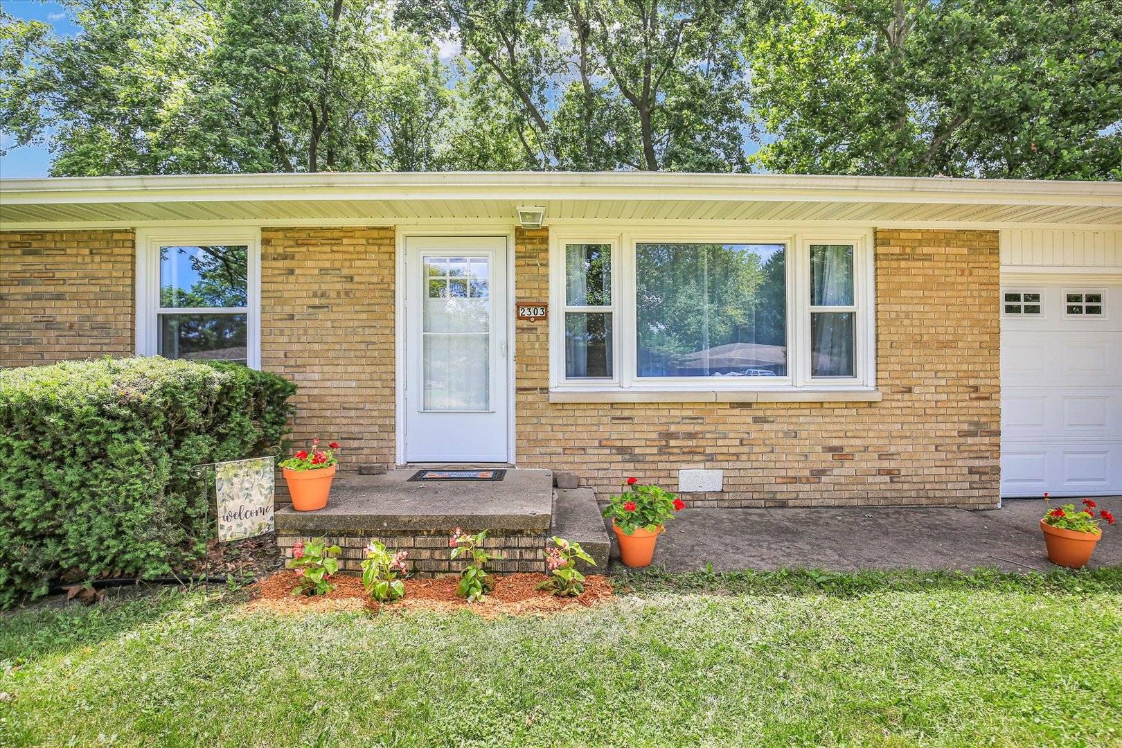 2303 Roland DR, Champaign, IL 61821