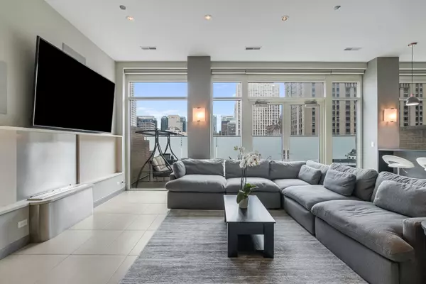 Chicago, IL 60654,33 W Ontario ST #TH5