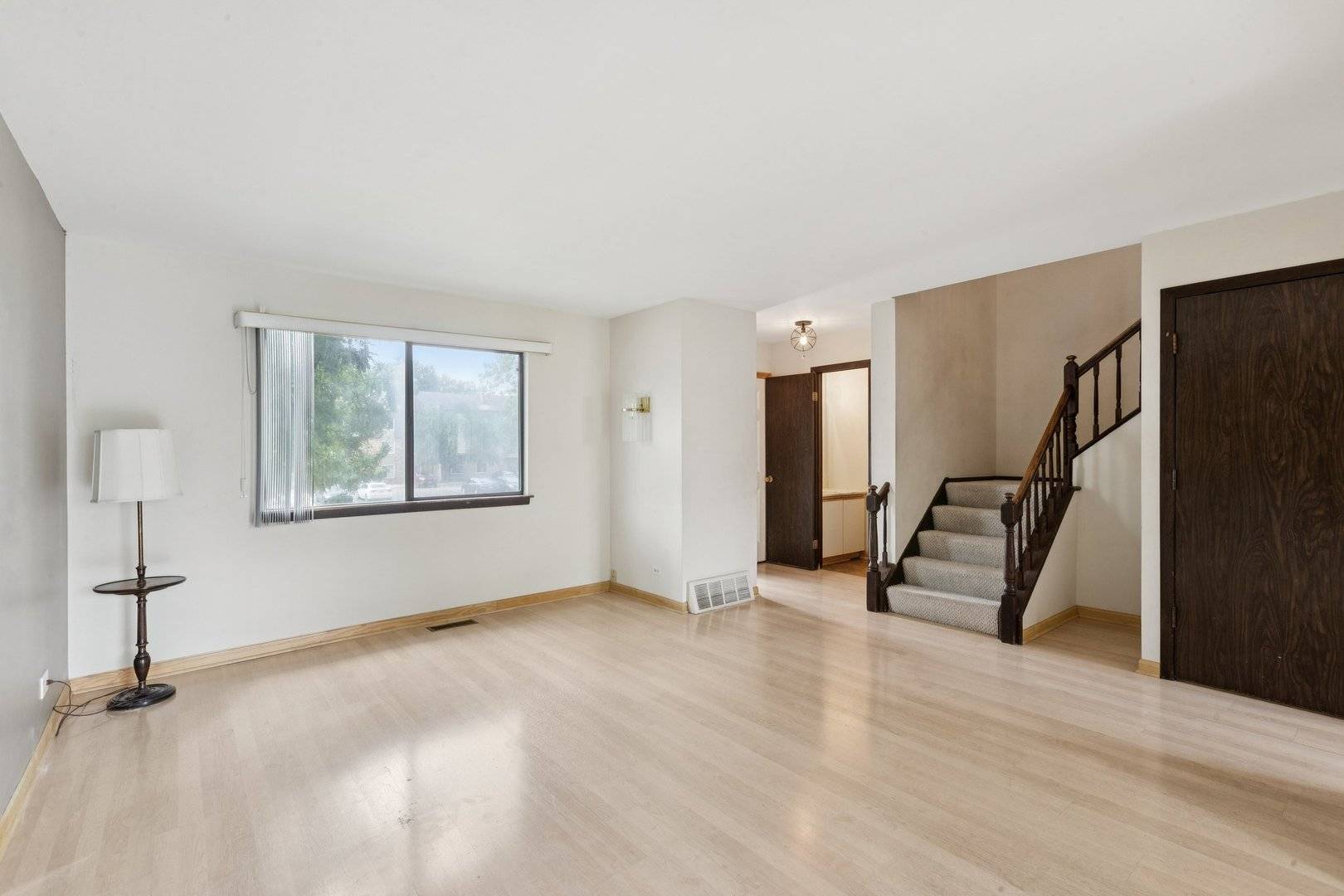 Wheeling, IL 60090,1702 Lakeview DR