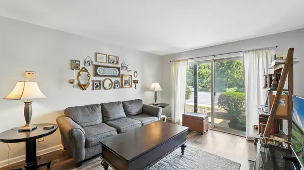 Naperville, IL 60563,1561 Raymond DR #104