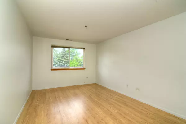 Addison, IL 60101,881 North Swift RD #105