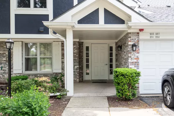 Vernon Hills, IL 60061,257 Coventry CIR #136