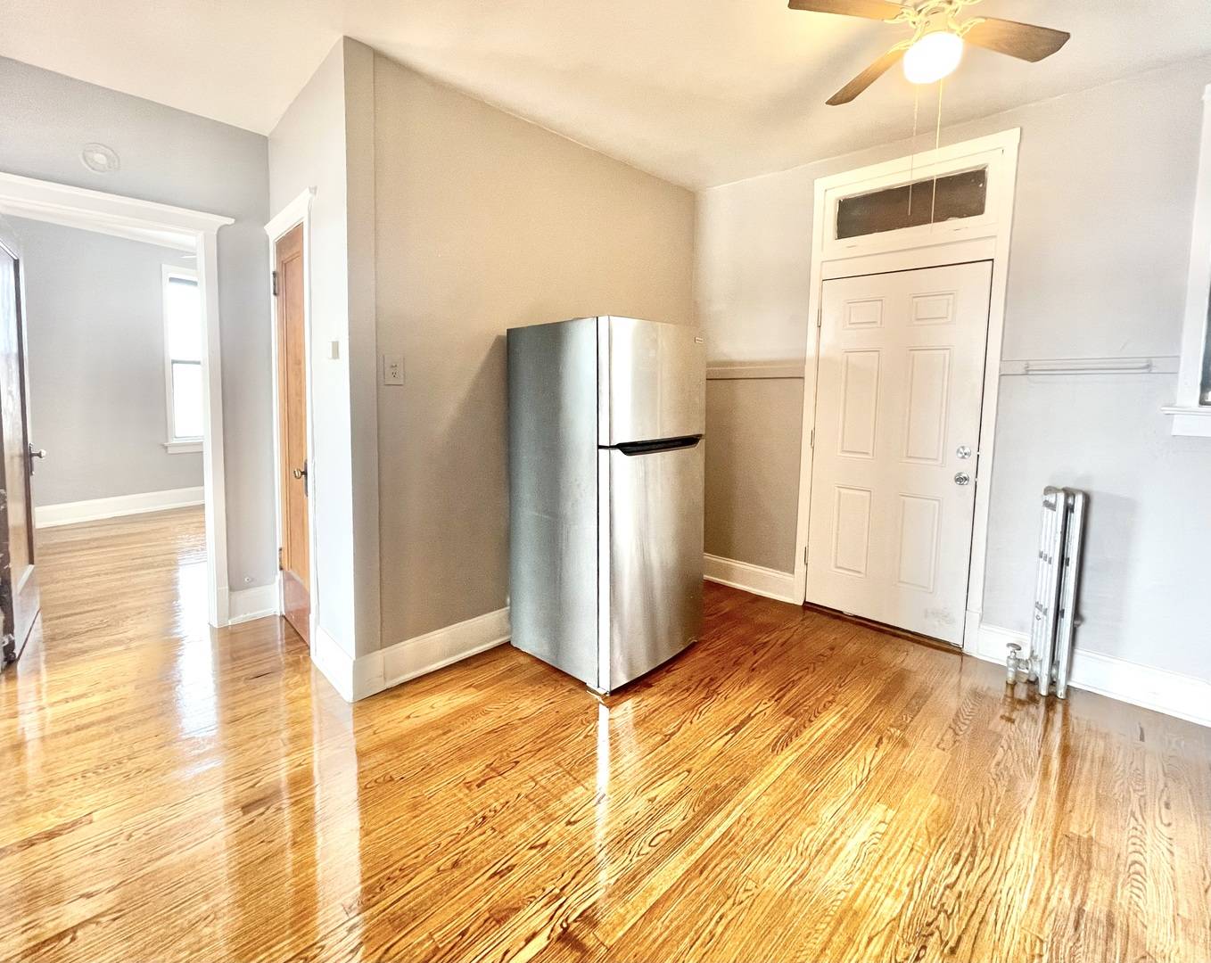 Chicago, IL 60645,7133 N Ridge BLVD #3