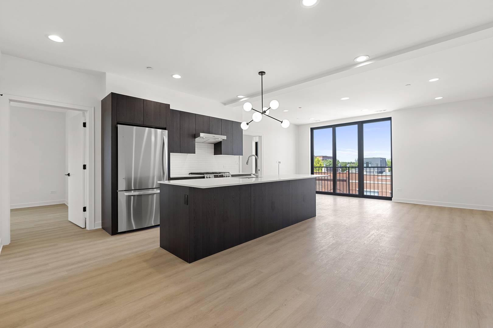Chicago, IL 60622,1801 W Grand AVE #303