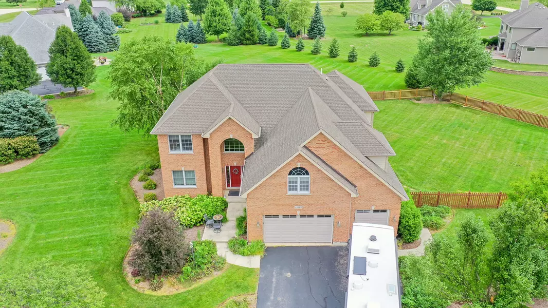 11809 Strawberry LN, Huntley, IL 60142