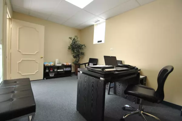 Westchester, IL 60154,10540 W Cermak RD