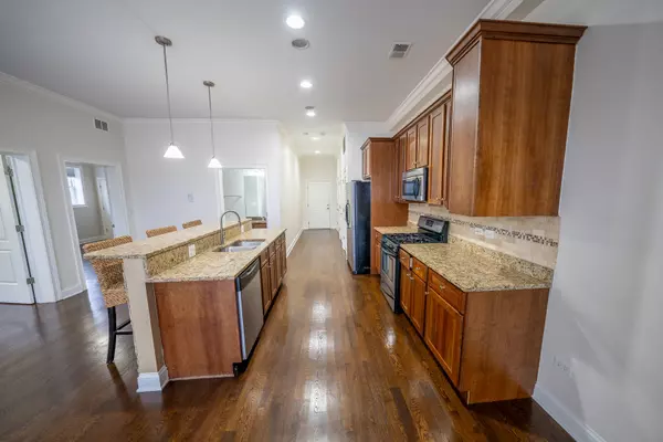 Chicago, IL 60618,4141 N KEDZIE AVE #201