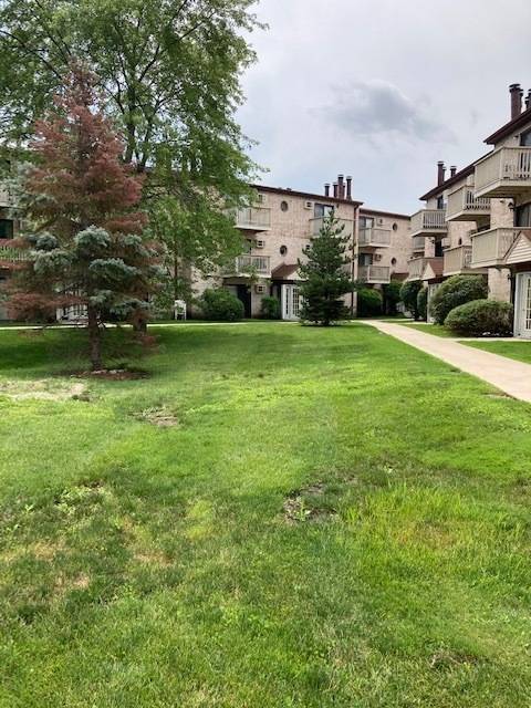 Palatine, IL 60067,442 E OSAGE LN #3A