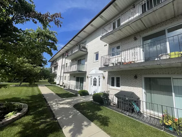 7530 W 111th ST #2B, Worth, IL 60482