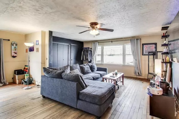 Chicago, IL 60618,3313 N Kedzie AVE