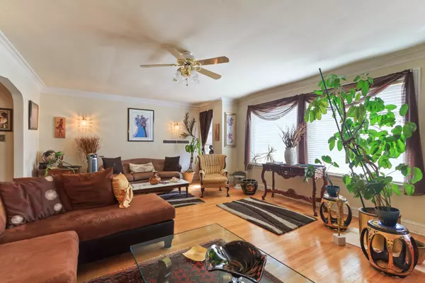 Chicago, IL 60649,7317-19 S Luella AVE