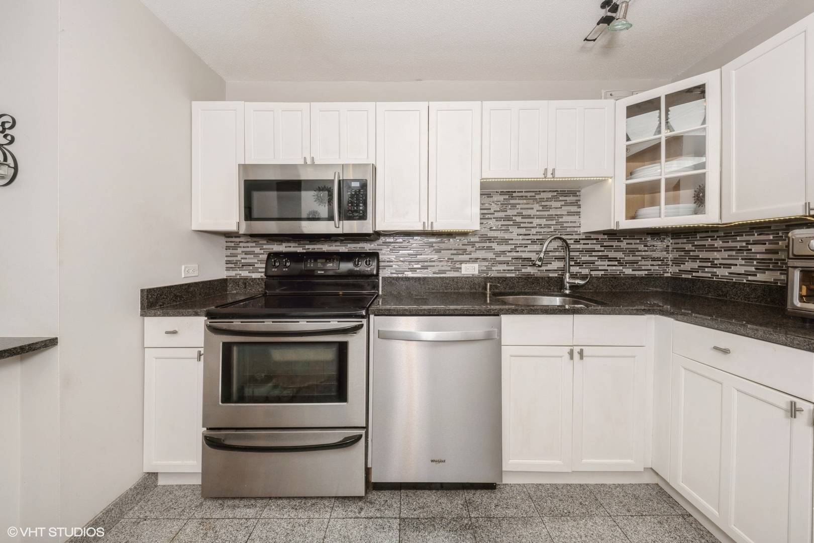 Chicago, IL 60611,405 N Wabash AVE #415