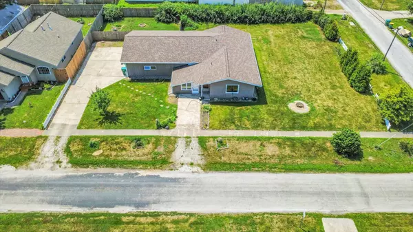 Tuscola, IL 61953,203 E WILSON