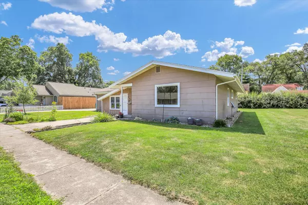 Tuscola, IL 61953,203 E WILSON