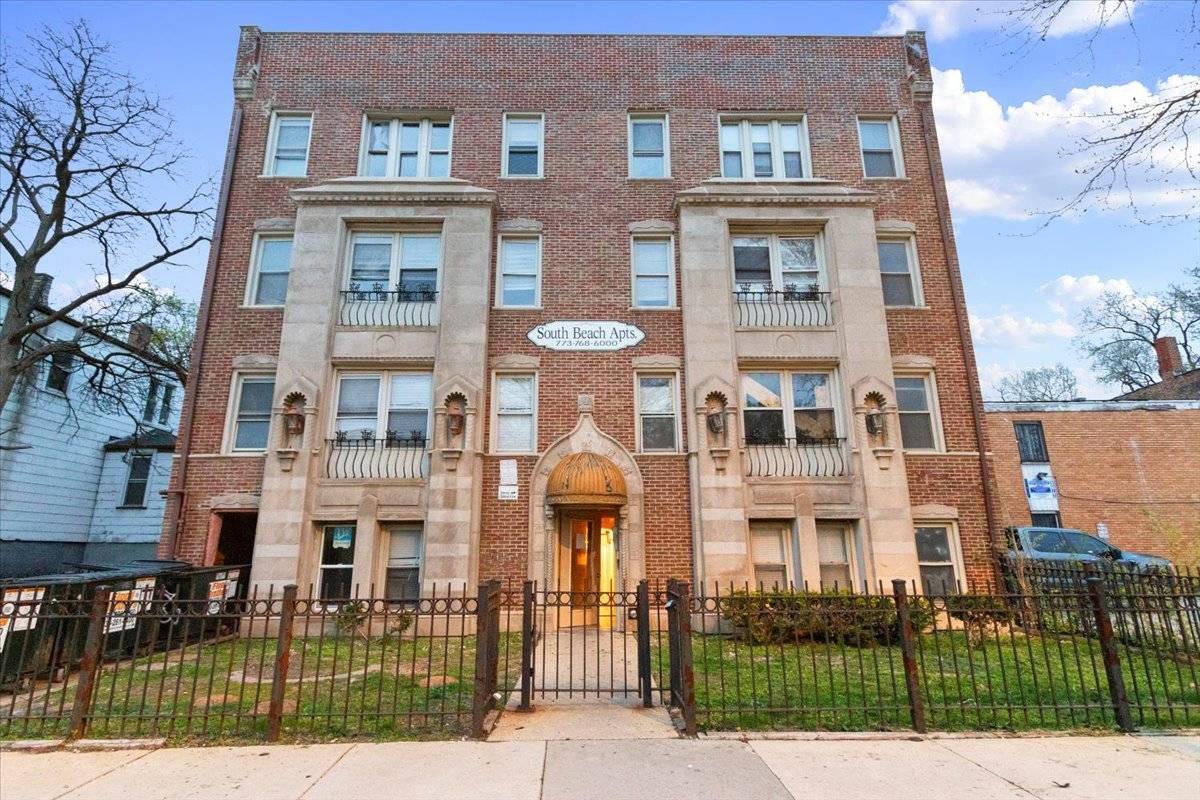 7827 S South Shore DR #407, Chicago, IL 60649