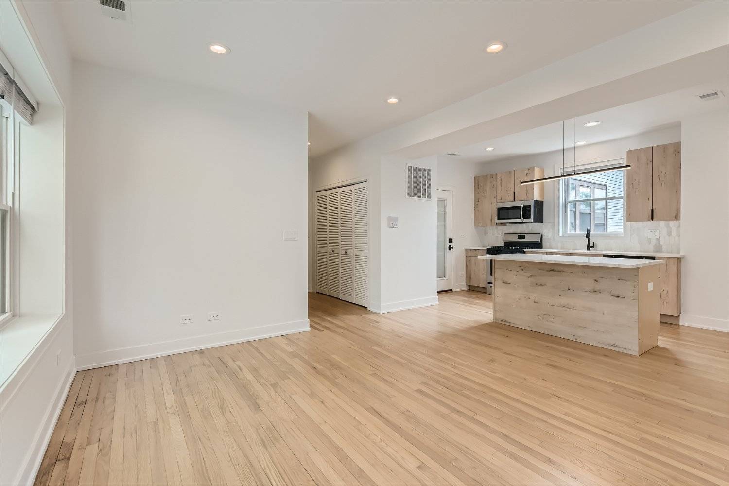 Chicago, IL 60647,2604 N Springfield AVE #1