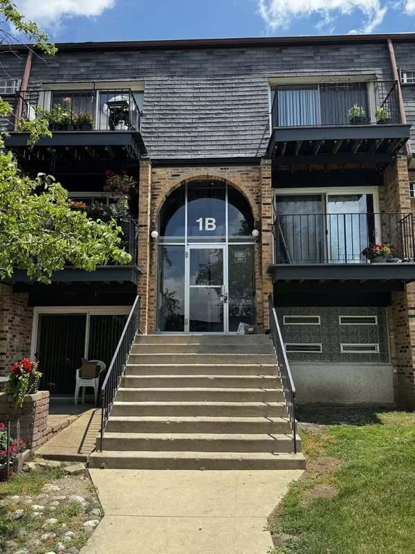 1B E Dundee Quarter DR #102, Palatine, IL 60074