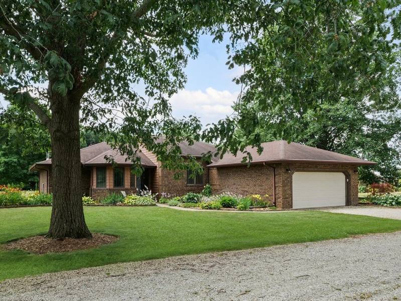 2911 E Oaks RD N, Urbana, IL 61802