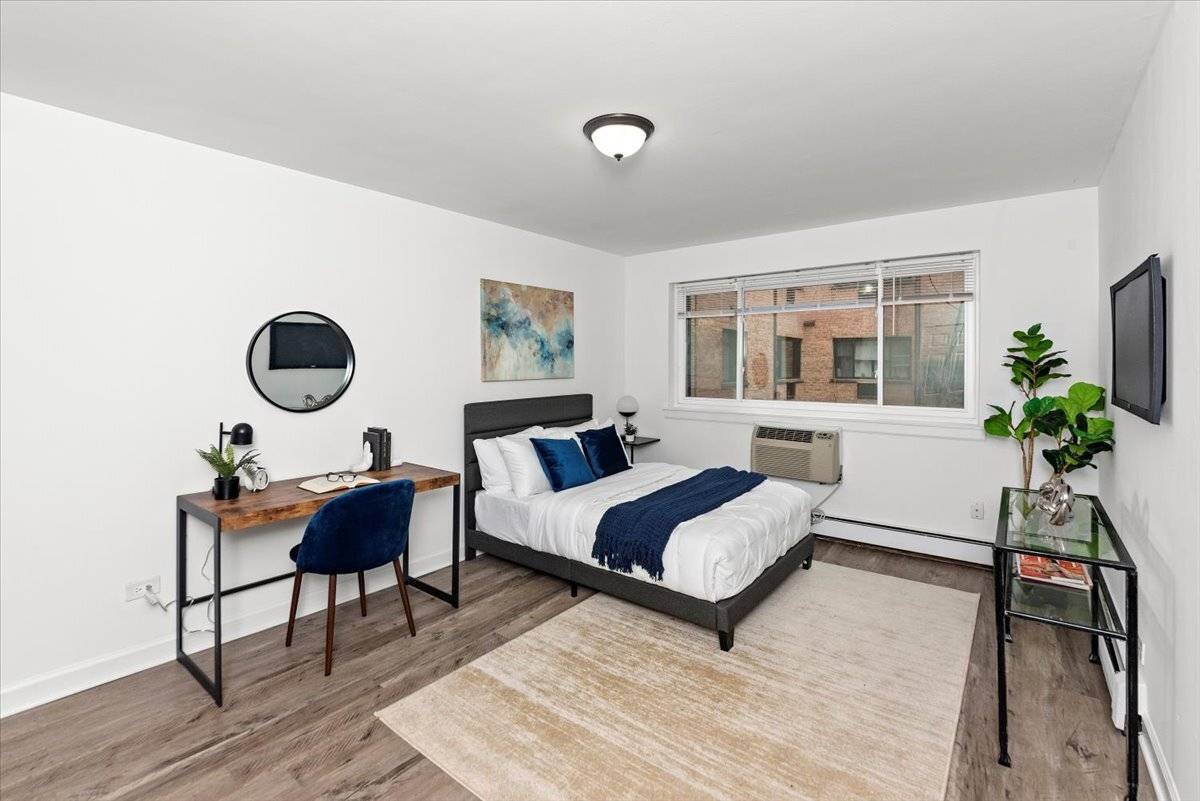 Chicago, IL 60660,6211 N Kenmore AVE #303