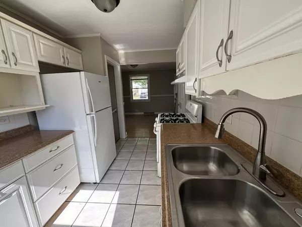 Lansing, IL 60438,18052 Commercial AVE