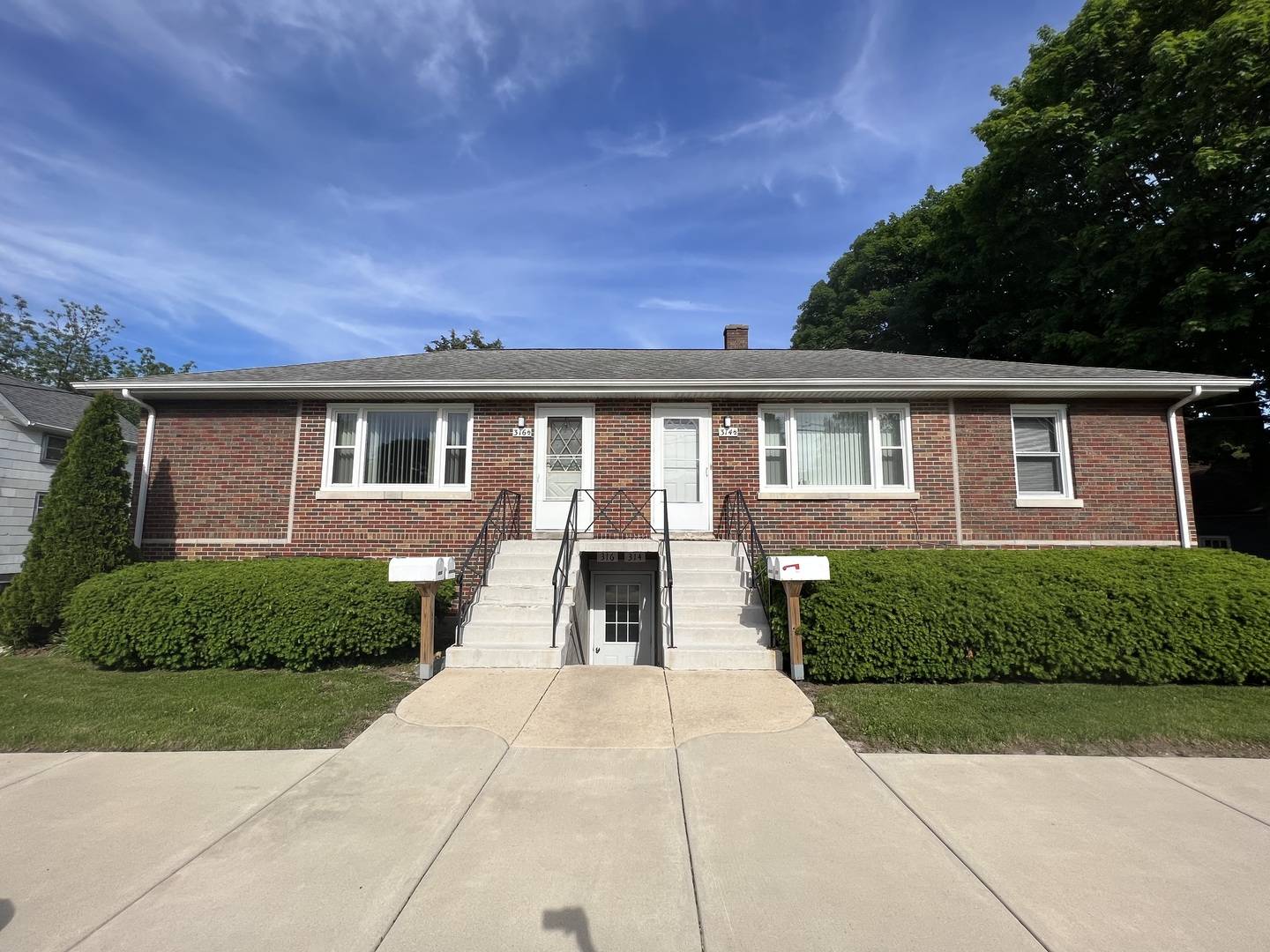 Sycamore, IL 60178,316 & 1/2 N Locust ST #316
