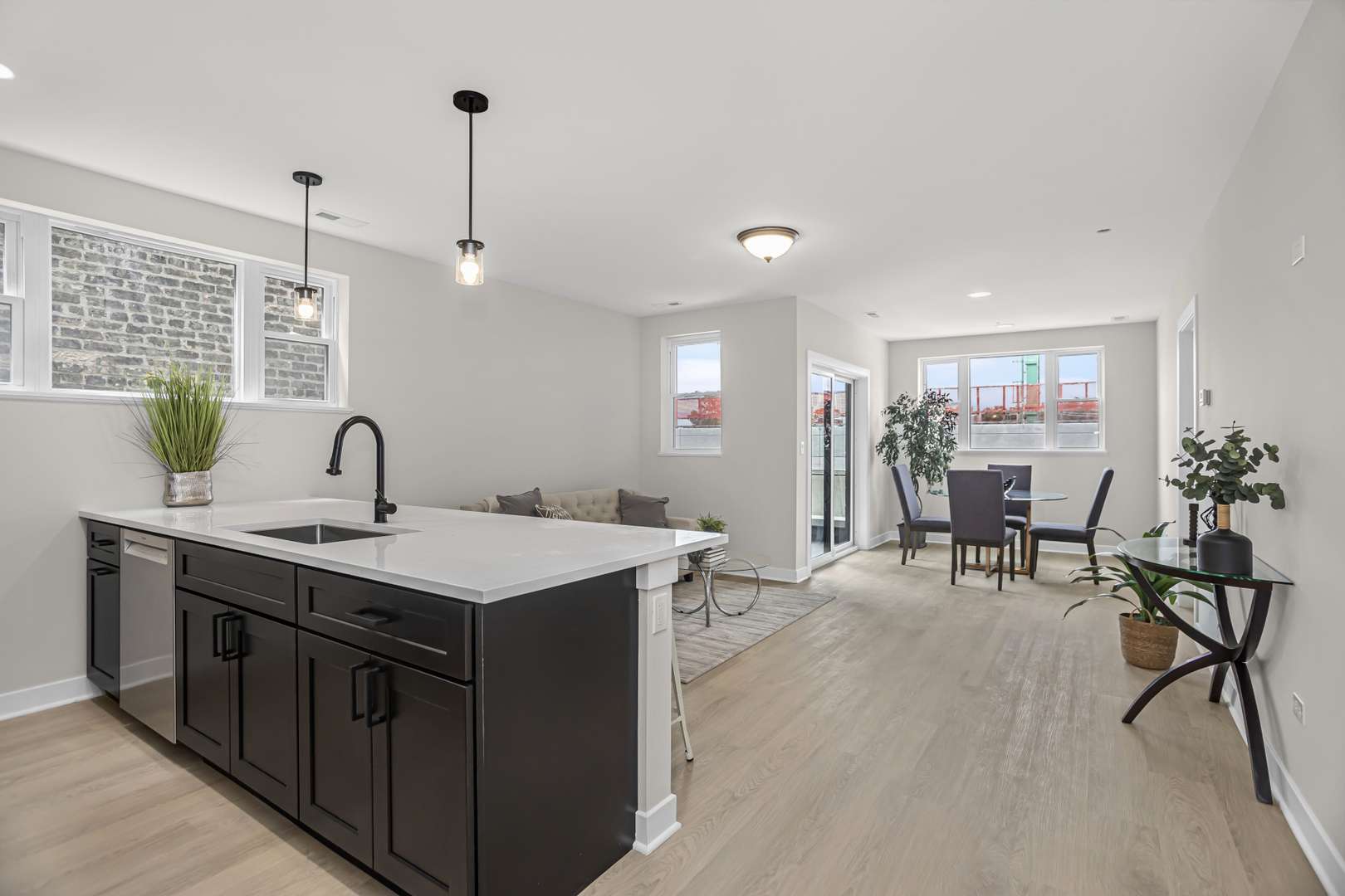 Chicago, IL 60640,5416 N Winthrop AVE #3R
