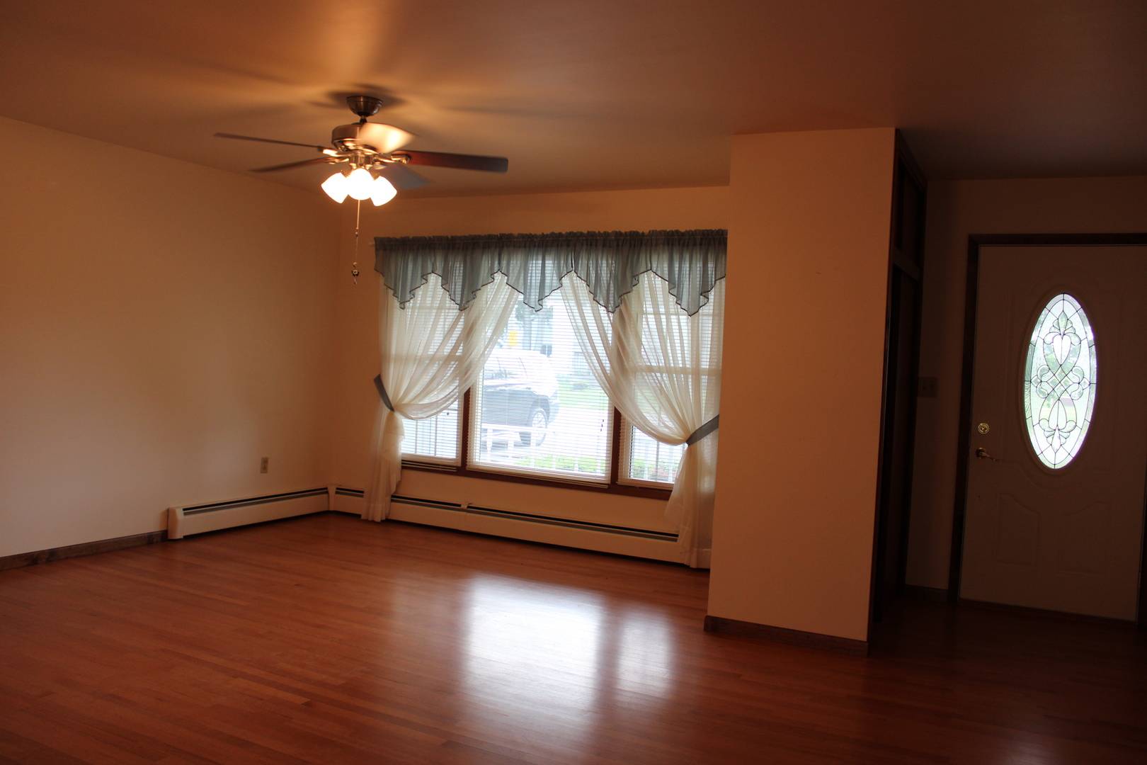 Earlville, IL 60518,819 S West ST