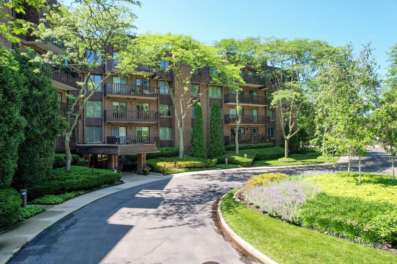 Northbrook, IL 60062,1175 Lake Cook RD #505