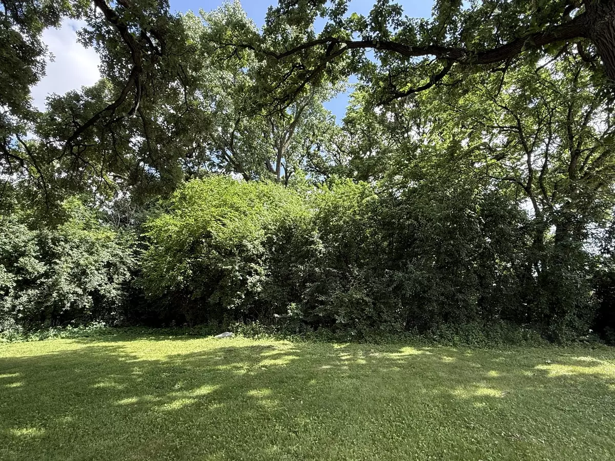 Elmhurst, IL 60126,211 N IL-83 HWY N