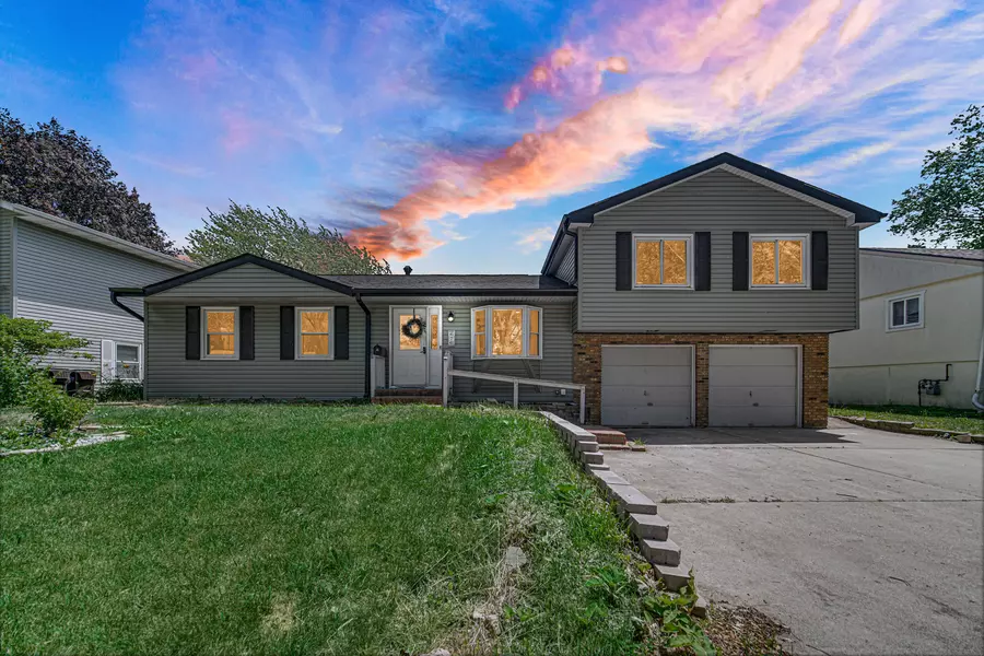676 Marine DR, Wauconda, IL 60084