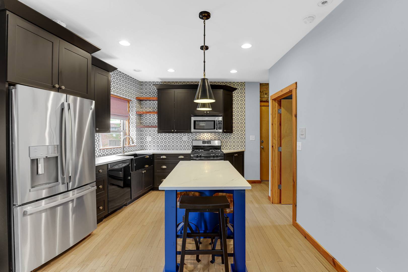 Chicago, IL 60626,1225 W Greenleaf AVE #3E