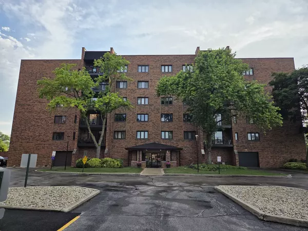 9386 Landings LN #306,  Des Plaines,  IL 60016
