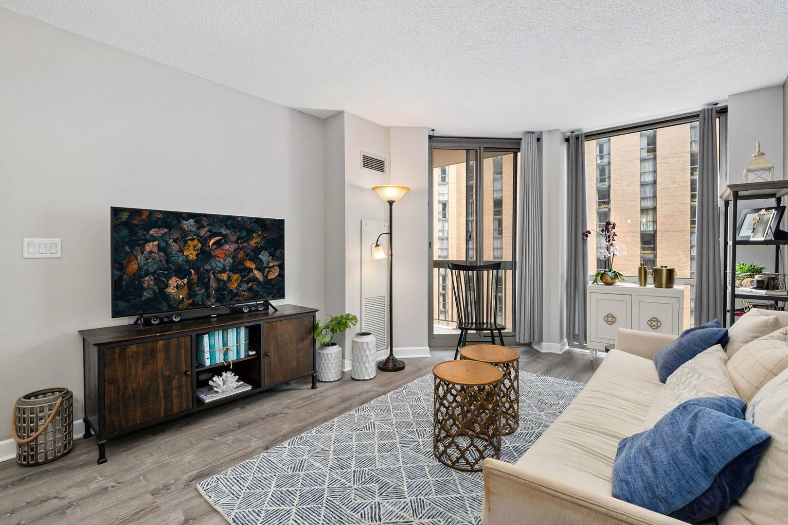 Chicago, IL 60601,222 N Columbus DR #2204