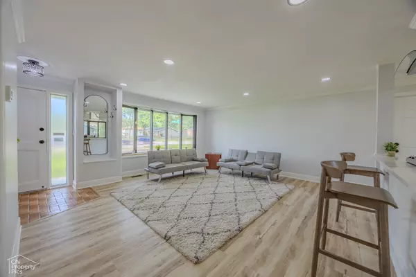 Schaumburg, IL 60193,631 W Weathersfield WAY