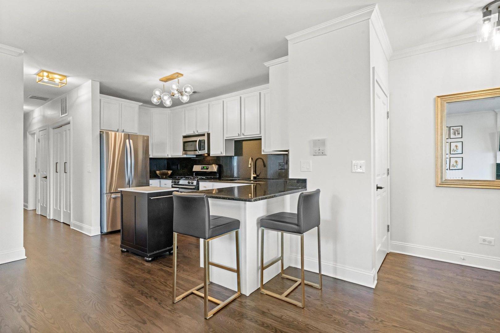 Chicago, IL 60622,2130 W Division ST #4W