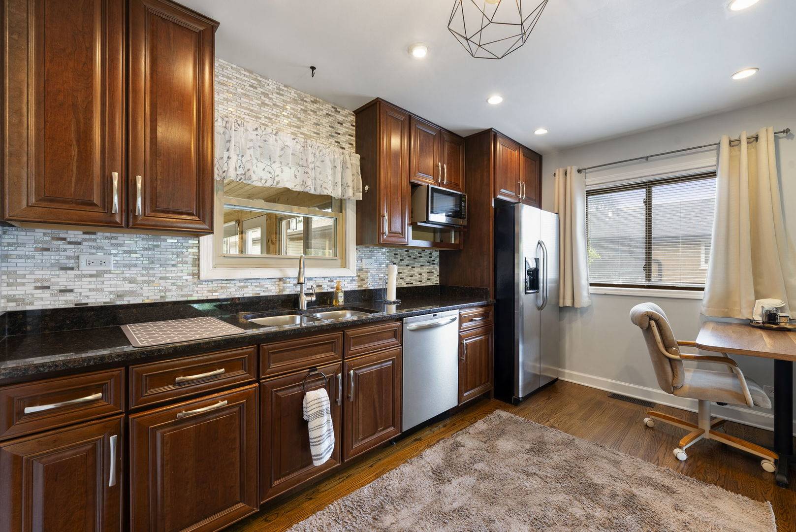 Justice, IL 60458,8119 S 83rd CT