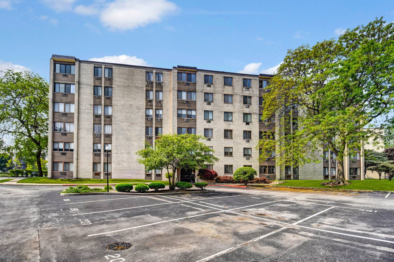 9740 S Pulaski RD #306, Oak Lawn, IL 60453