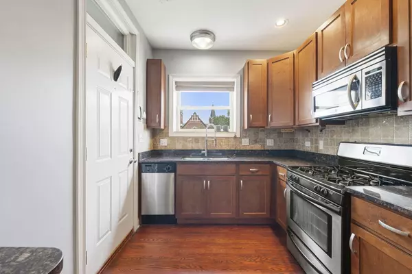 Chicago, IL 60622,1011 N Oakley BLVD #3E