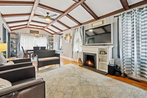 Waukegan, IL 60087,2250 Corona RD