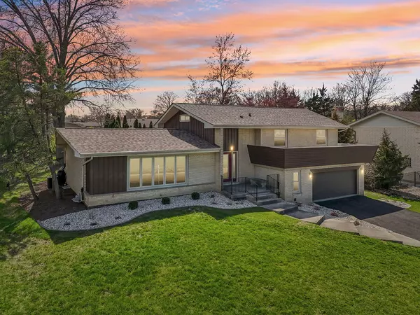 6709 W Menominee Pkwy, Palos Heights, IL 60463