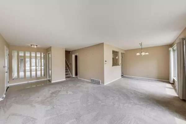 Mount Prospect, IL 60056,1042 W Central RD