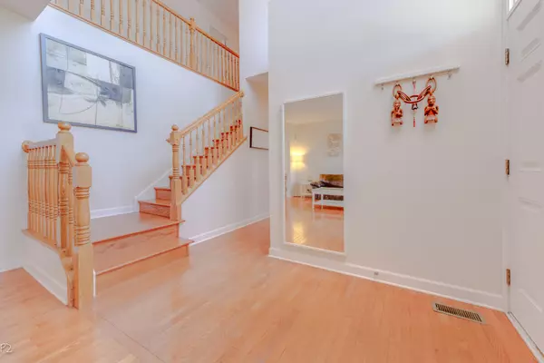 Naperville, IL 60565,704 DANIELLE CT