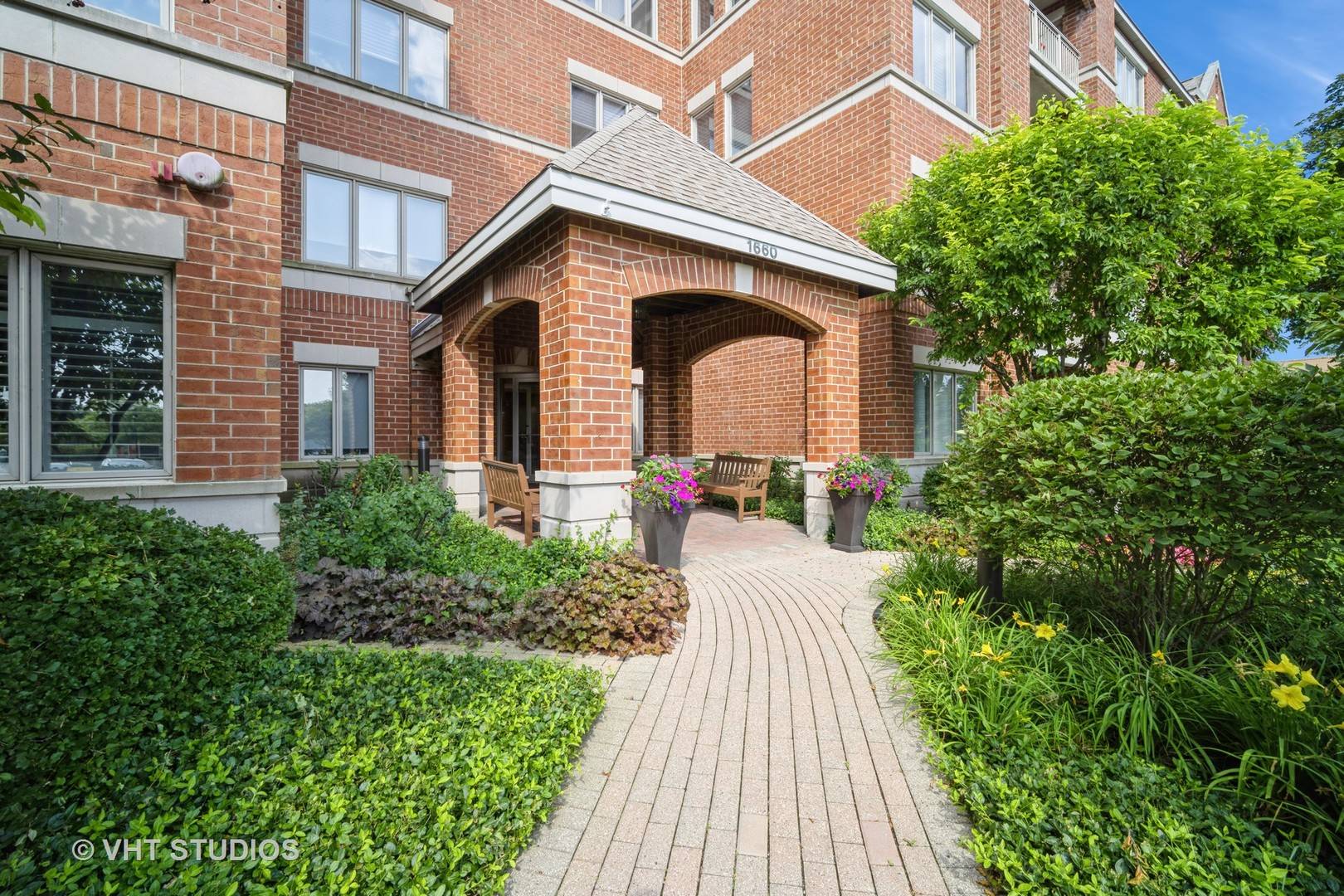 Highland Park, IL 60035,1660 1st ST #303