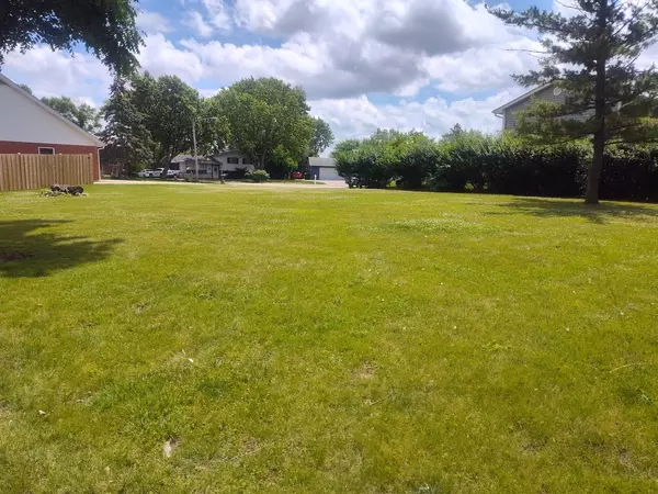 2418 Highland CIR, Lindenhurst, IL 60046
