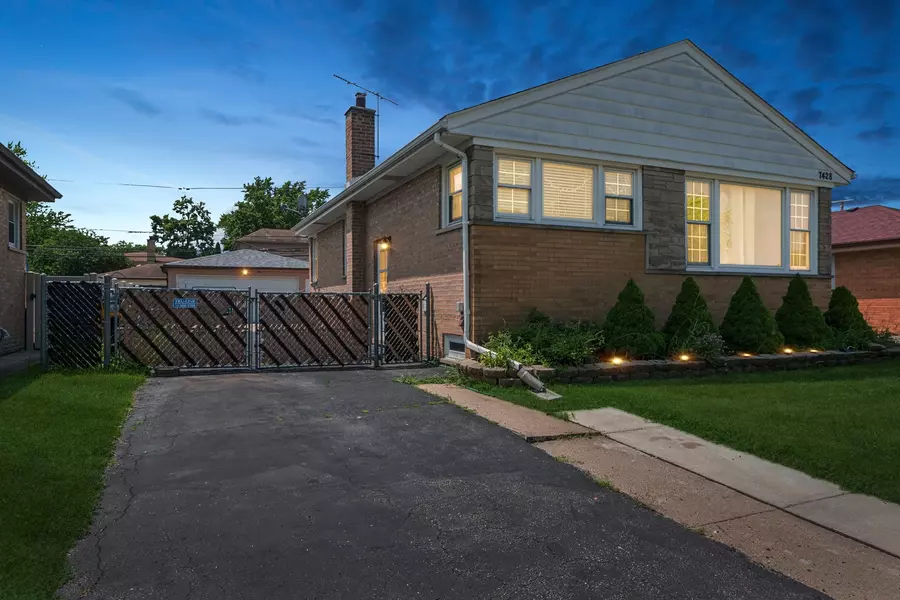 7428 Crawford AVE, Skokie, IL 60076